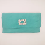 BOLSO SOBRE TURQUESA